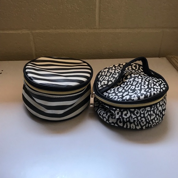 🔥3 MAKEUP BAGS🔥 - Picture 5 of 8